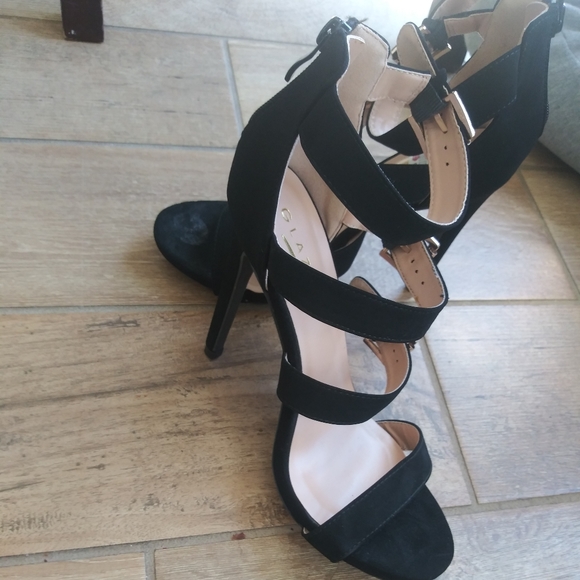 Shoes - Picture 5 of 7